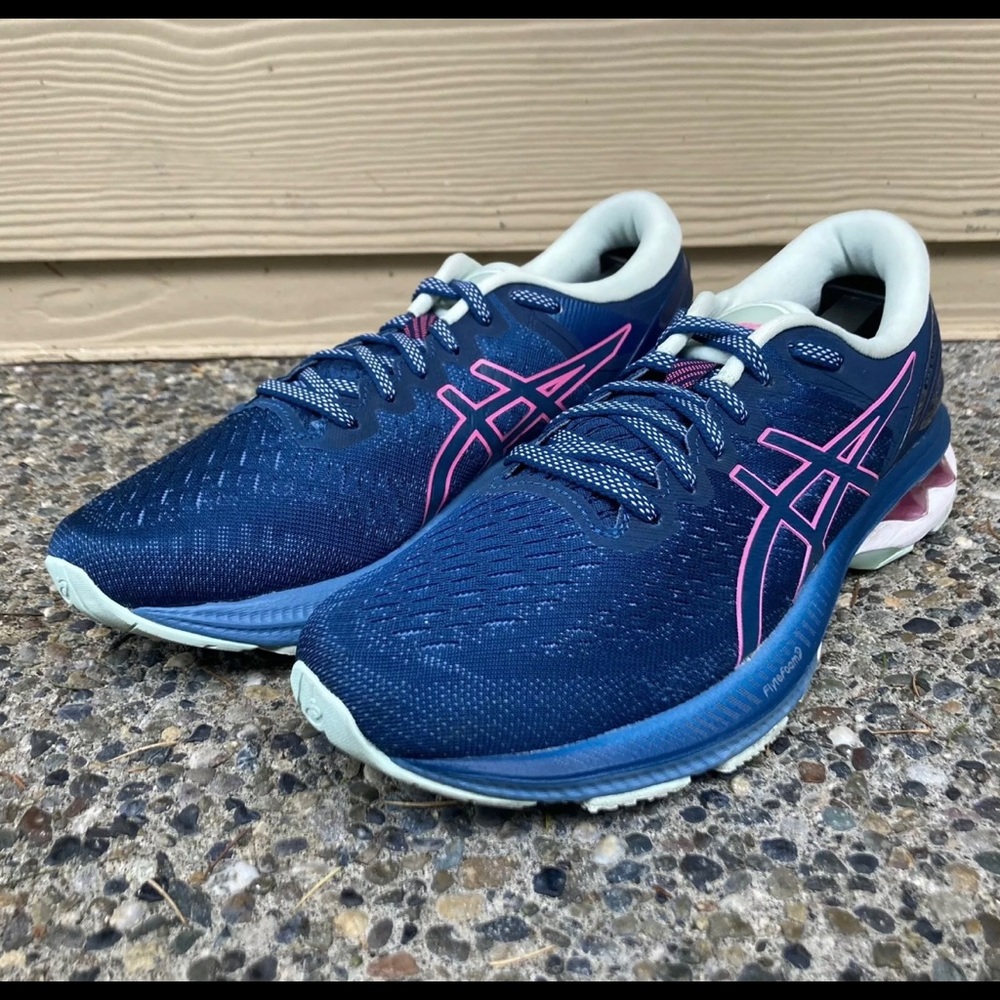 ASICS Gel Kayano in Excellent Condition!